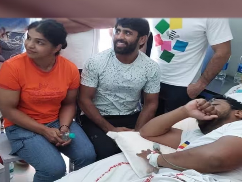  After the fatal attack on Bhim Army Chief Chandrashekhar Azad, wrestlers Sakshi Malik and Bajrang Punia visited him at the hospital in Saharanpur, Uttar Pradesh  | "जो न्यायासाठी लढतो त्याच्यासोबत...", चंद्रशेखर आझाद यांची भेट घेतल्यानंतर पैलवानांची प्रतिक्रिया