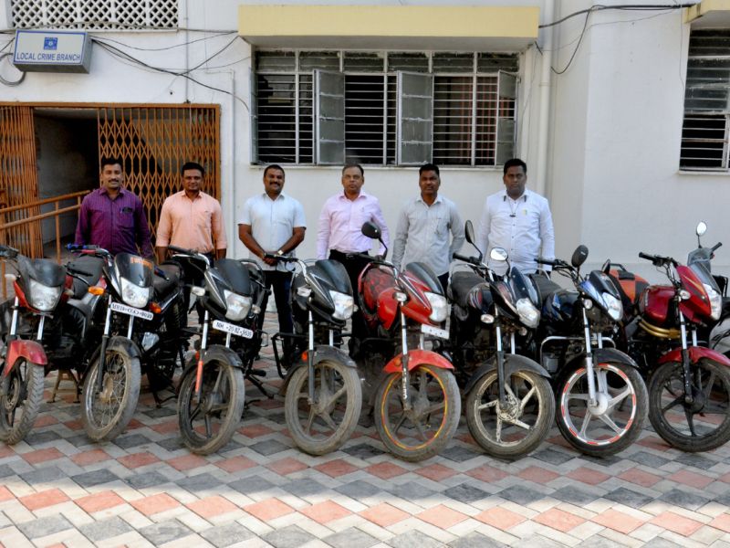 Two-wheeler theft on the way to work in Aurangabad; Pimpalgaon youth arrested | औरंगाबादला कामाला जाताना रस्त्यात दुचाकी चोरी; पिंपळगावच्या तरुणाला अटक