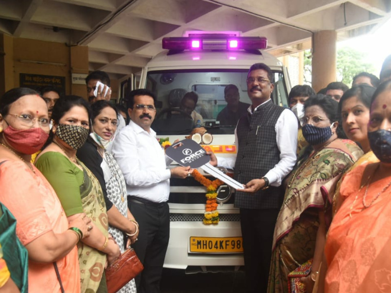 Cardiac ambulance and Moksha Rath to Mira-Bhayander Municipal Corporation from Shivsena MLA Pratap Saranaik's fund | सरनाईक यांच्या निधीतून मीरा- भाईंदर महापालिकेस कार्डियाक रुग्णवाहिका व मोक्ष रथ