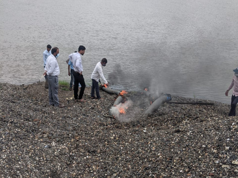 The Vasai revenue department has taken action against the sand thieves; Destroyed pump, engine unpipulated | वसई महसूल विभागाने आवळल्या रेतीमाफीयांच्या मुसक्या; पंप ,इंजिन अन् पाईप केले नष्ट