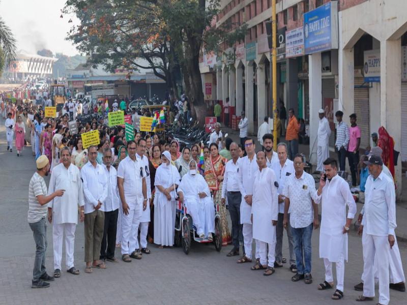 The entire Jain community was united in Baramati A silent march was held and protest was registered | बारामतीत सकल जैन समाज एकवटला; मूक मोर्चा काढून निषेध नोंदविला
