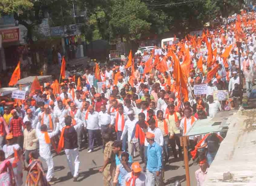Sarkash Morcha on Shiv Sena's District Collectorate | शिवसेनेचा जिल्हाधिकारी कार्यालयावर आक्रोश मोर्चा