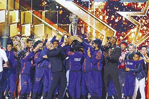 meet group V -unbeatable - who won the show America's got Talent. | भाईंदर-वसईची ही पोरं, वस्तीत राहणार्‍या पोरांनी कसा जिंकला अमेरिकेतला डान्स शो?