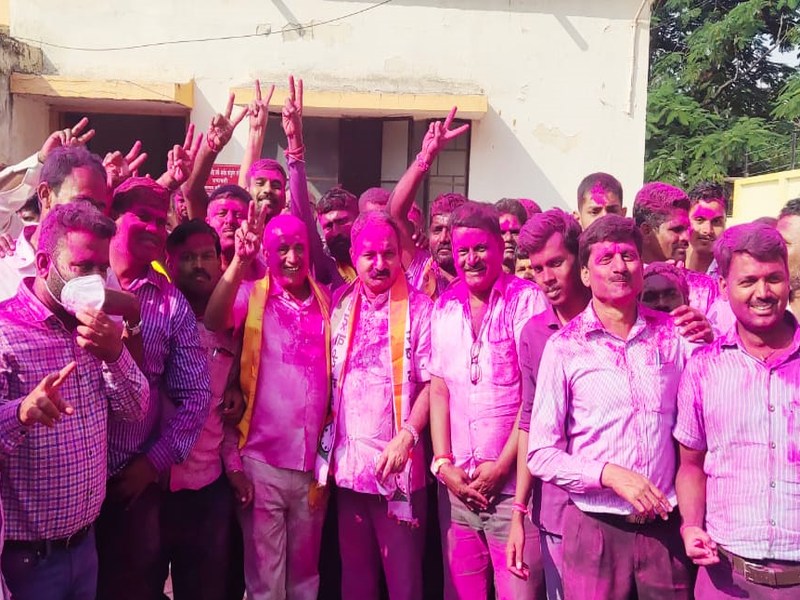 MLA Makrand Patil has won the Khandala taluka co-operative sugar factory election | खंडाळा कारखान्यात 'परिवर्तन'पर्व; संस्थापक पॅनेलचा धुव्वा, सर्व २१ जागा जिंकून सत्तांतर