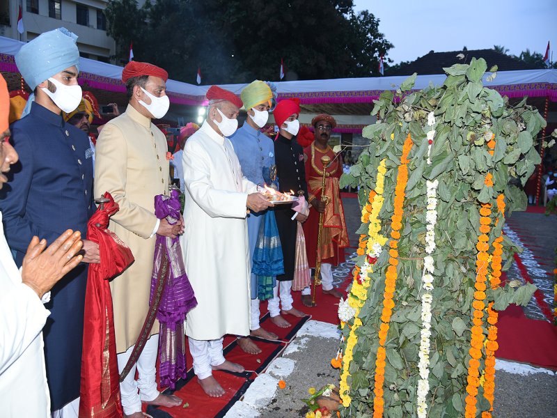 Royal Dussehra celebrations of Kolhapur Sansthan in full swing; Shami Pujan at the hands of Shahu Chhatrapati | कोल्हापूर संस्थानचा शाही दसरा सोहळा उत्साहात; शाहू छत्रपती यांच्या हस्ते शमी पूजन