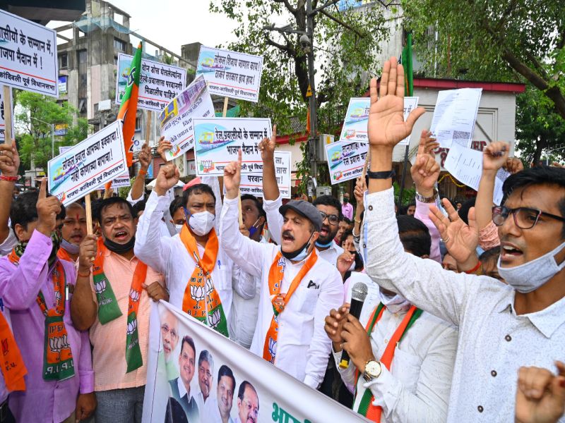 BJP MLA Atul Bhatkhalkar has criticized the state government | लोकल प्रवास नाकारणारे हे तर जनविरोधी ठाकरे सरकार; अतुल भातखळकरांची टीका
