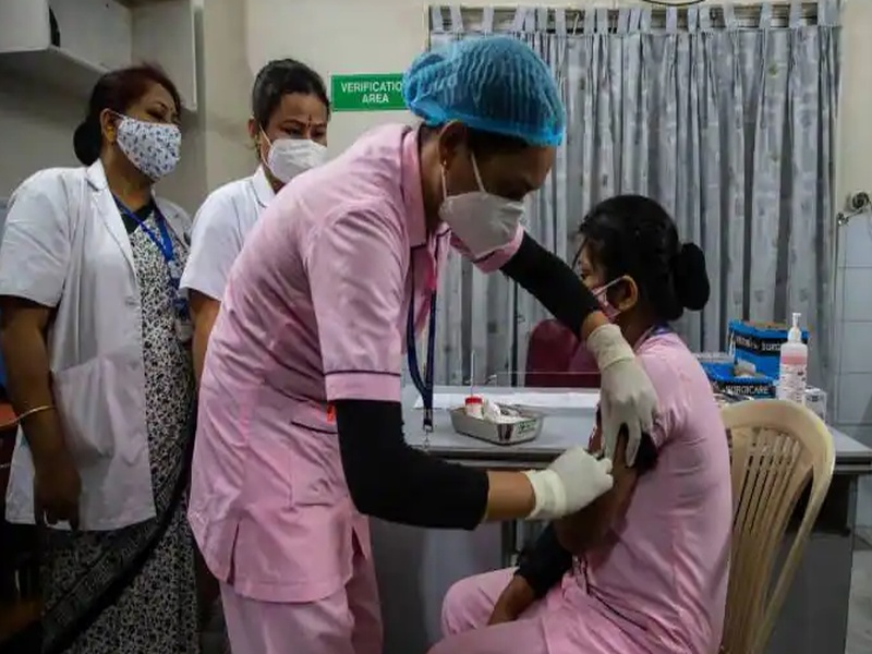 Coronavirus News: Vaccination of five lakh people in a day; Record entry so far in maharashtra | Coronavirus News: राज्यात दिवसभरात पाच लाख जणांचे लसीकरण; आतापर्यंतची विक्रमी नोंद