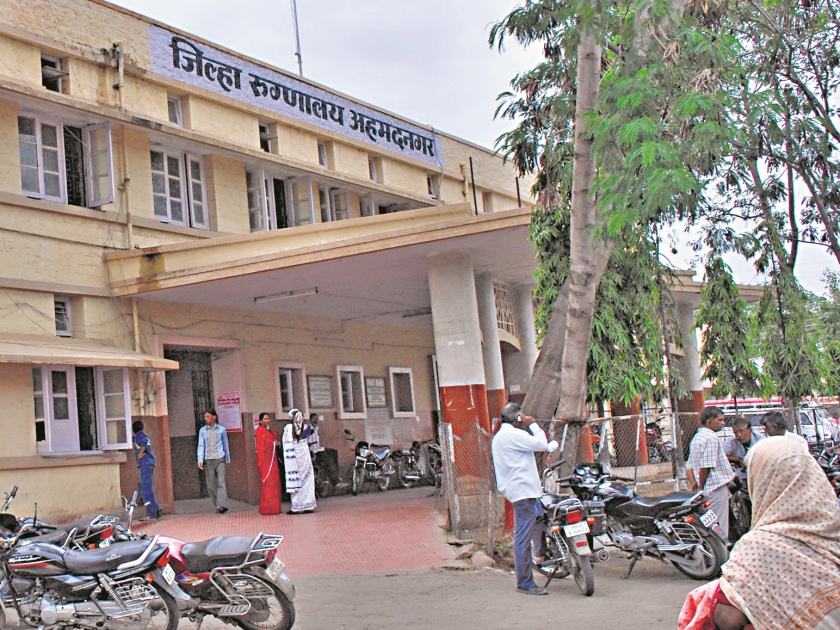 Suspension of the four Officers in civil hospital ahmednagar: Pangrammal grinders | नगर जिल्हा रुग्णालयातील चौघांचे निलंबन : पांगरमल दारुकांड भोवले