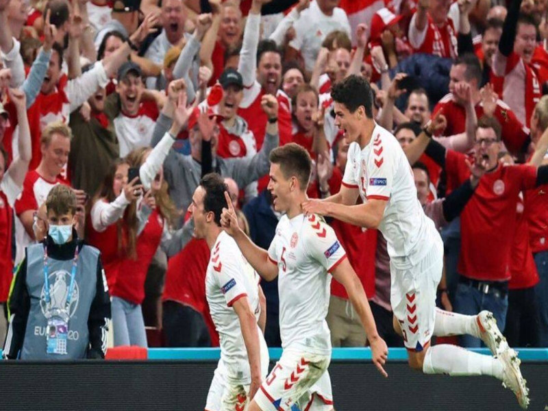 Euro Cup - Denmark's Fighting Game; Russia in the knockout stages | युरो चषक- डेन्मार्कचा झुंजार खेळ; रशियाला नमवून बाद फेरीत