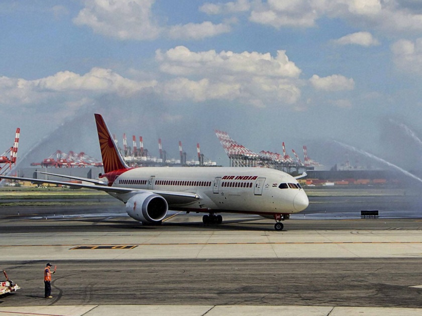 air india aircraft carries an emergency landing in mumbai airport | एअर इंडियाच्या विमानाचं हायड्रोलिक निकामी, मुंबईत इमर्जन्सी लँडिंग