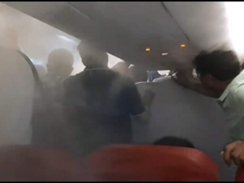 AirAsia shocker! Made to sit inside flight with AC blower on full blast, passengers allege harassment; | पायलटचा पोरखेळ; विमानातून प्रवाशांना बाहेर काढण्यासाठी विचित्र प्रकार