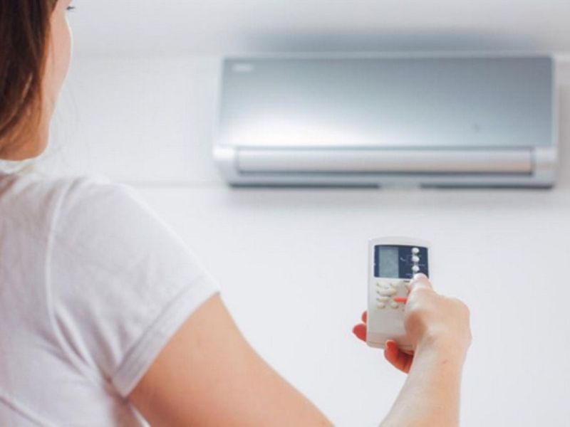 Health Tips : Staying in air conditioning all the time has many side effects | सतत एसी-कुलरची हवा खाणे तुम्हाला पडू शकते महागात!