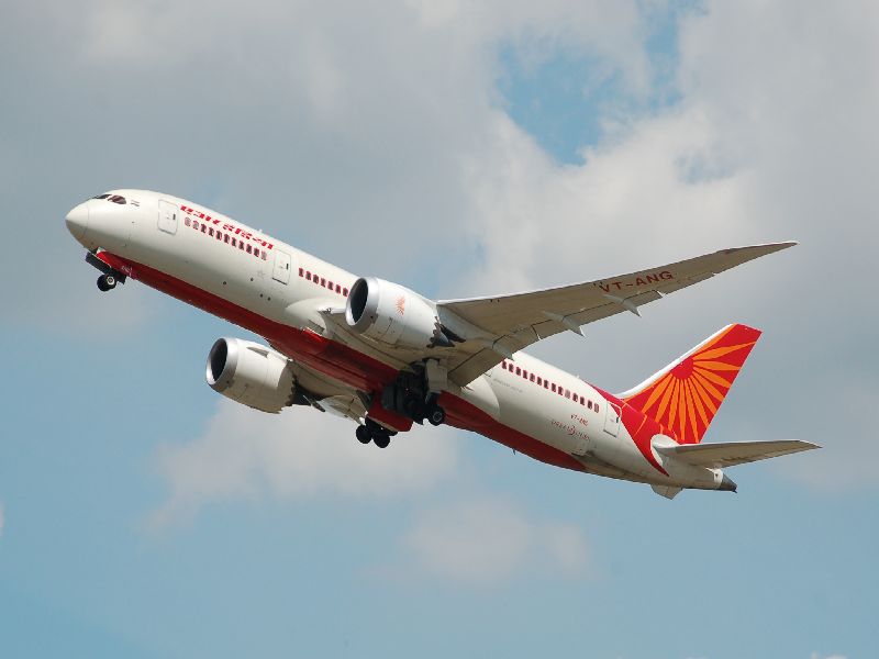 air india flight engine stopped in mid air emergency landing had to be done at mumbai airport | बापरे! उड्डाण करताच हवेतच बंद पडलं Air India च्या विमानाचं इंजिन; मुंबईत इमर्जन्सी लँडिंग