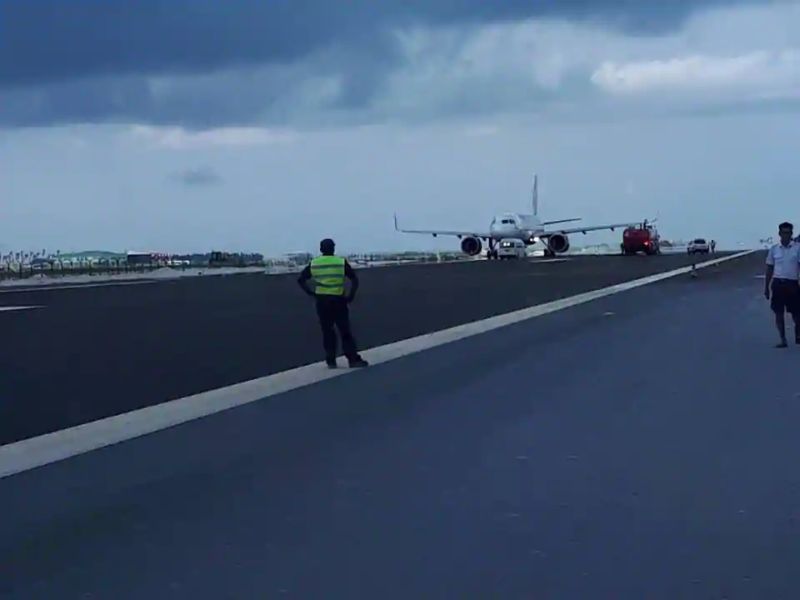 Air India pilot big mistake; The plane flew on wrong runway | एअर इंडियाच्या पायलटची घोडचूक; भलत्याच रनवेवर उतरवले विमान