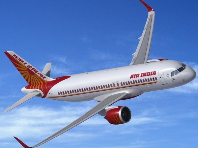 Air-India plane crashes, three injured | आकाशातच एअर इंडियाच्या विमानाची खिडकी निखळली, तिघांना दुखापत