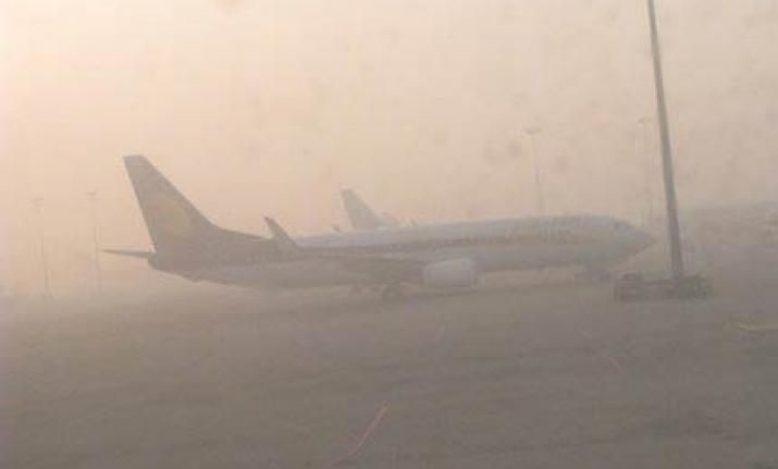 Due to fog, the aircraft is delayed by hours | धुक्यामुळे विमानांना तासांपर्यंत उशीर