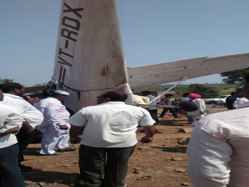 Gladder airplane collapsed in Indapur taluka | इंदापूर तालुक्यात प्रशिक्षणासाठी वापरण्यात येणारे ग्लेडर विमान कोसळले