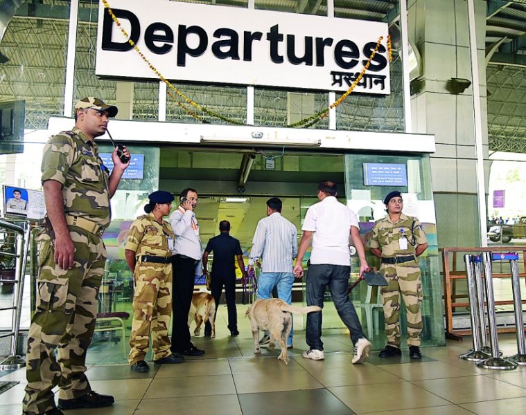 Two bombs found at Nagpur airport! Mock drill | नागपूर विमानतळावर आढळले दोन बॉम्ब! मॉक ड्रील
