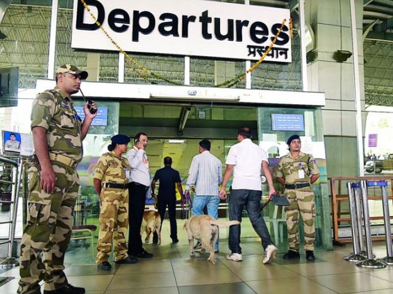 Two bombs found in Nagpur airport terminal building! | नागपूर एअरपोर्ट टर्मिनल बिल्डींगमध्ये मिळाले दोन बॉम्ब!