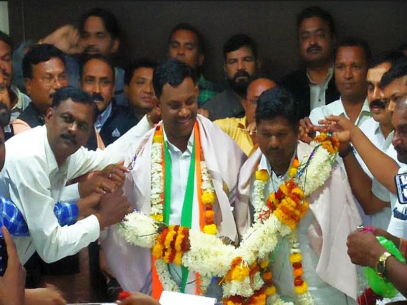 Ajay Kankdalwar appointed as Gadchiroli Zilla Parishad president; BJP, NCP out of power | गडचिरोली जिल्हा परिषद अध्यक्षपदी अजय कंकडालवार; भाजपा, राष्ट्रवादी सत्तेबाहेर