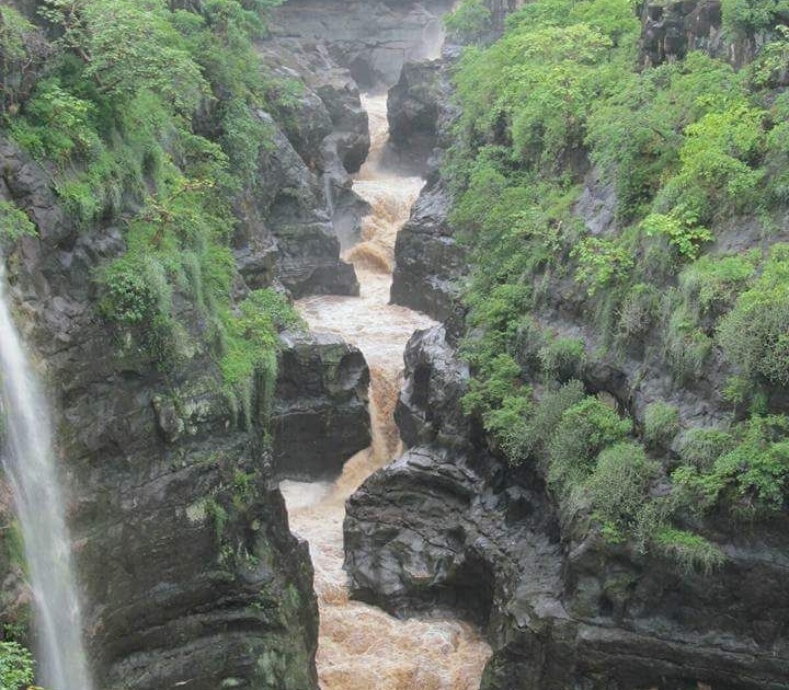  Saptakund waterfall changes Ajanta caves | सप्तकुंड धबधब्याने पालटले अजिंठा लेणी परिसराचे रुप