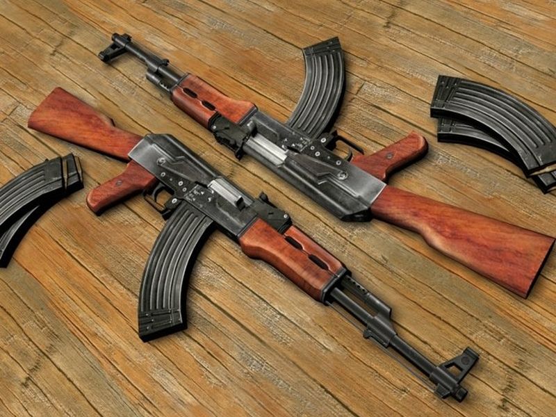 The retired youth sold AK-47 rifle extortion stolen to the leaders | निवृत्त जवानाने चोरलेल्या एके-४७ रायफली अतिरेकी, नेत्यांना विकल्या 