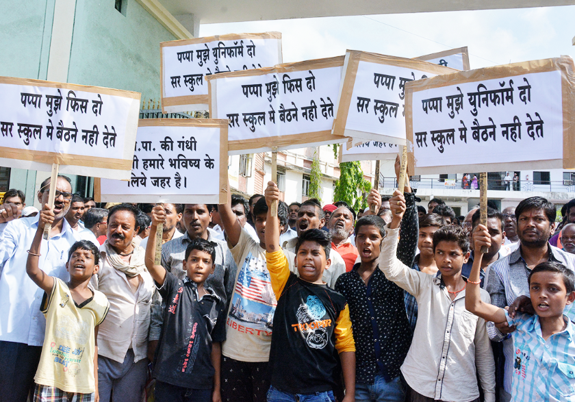 'Bhikh Maango' movement of NMC cleaning workers | मनपा सफाई कर्मचार्‍यांचे ‘भीक मांगो’ आंदोलन