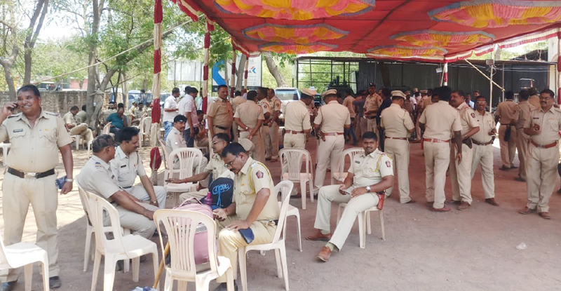 Three thousand police officers from nine districts were admitted in Akluj | नऊ जिल्ह्यांमधील तीन हजार पोलीस अकलूजमध्ये दाखल