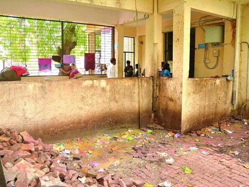 The challenge of internal hygiene at the Akola GMC and Hospital | सर्वोपचार रुग्णालयात अंतर्गत स्वच्छतेचे आव्हान!