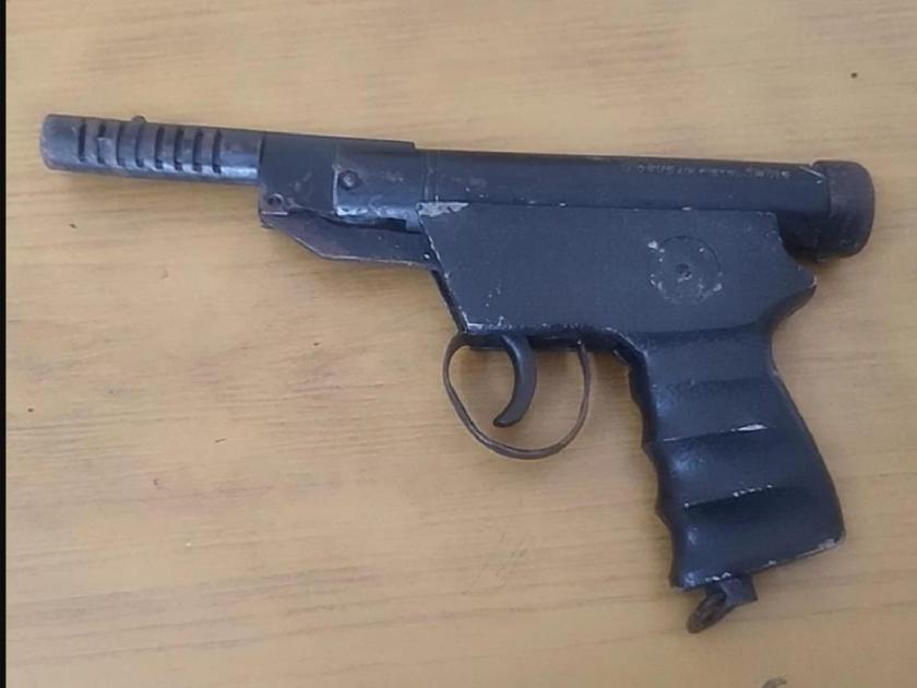 Gun found while cleaning drains Incidents in the Radhakisan plot | नालेसफाई करताना आढळली बंदूक; राधाकिसन प्लॉटमधील घटना