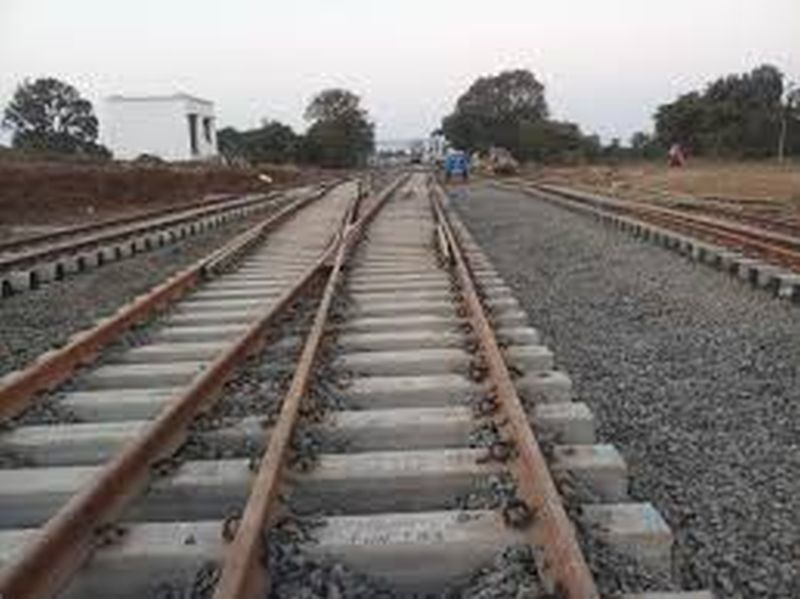 Akola-Khandwa Railway brodguage conversion to be delayed | अकोला-खंडवा रेल्वे मार्गाच्या रुंदीकरणाचे काम रखडणार!