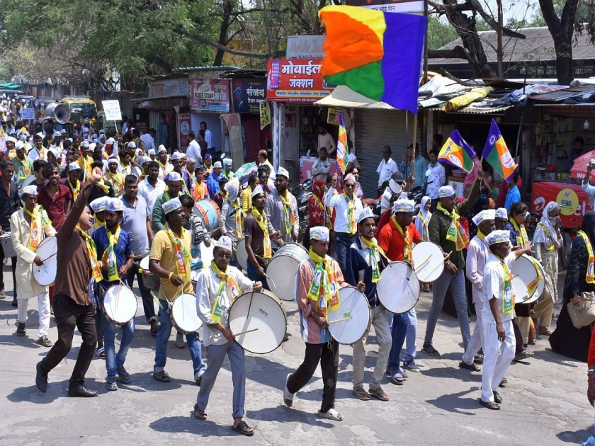 Akola: Vanchit Bahujan Aghadi marches on the municipality | Akola: वंचित बहुजन आघाडीचा महपालिकेवर माेर्चा 