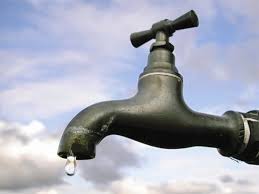 No water in homes, bill distrubation continue | पाण्याचा पत्ता नाही, तरीही देयक वाटपाचा सपाटा