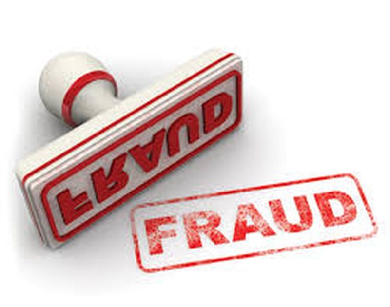 Fraud in the name of saving a group of debt | बचत गटाचे कर्ज काढून देण्याच्या नावावर फसवणूक