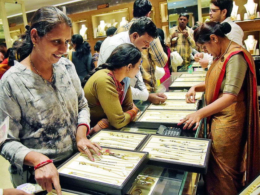 Akshayatrutiya enthusiasm in the market at Nagpur: Jewelry sales record | अक्षयतृतीयेला नागपूरच्या बाजारात उत्साह : दागिन्यांची विक्रमी विक्री