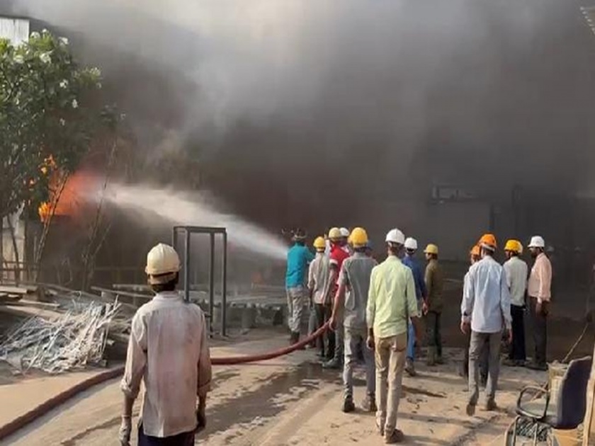 Company and truck fire in Alandi area; There were no casualties at either location | आळंदी परिसरात कंपनी व ट्रकला आग; सुदैवाने दोन्ही ठिकाणी जीवितहानी नाही