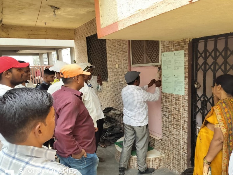 Strike action for timely tax collection 14 property seals while 48 tap connections cut | आळंदीत करवसुलीसाठी धडक कारवाई; १४ मालमत्ता सील तर ४८ नळ कनेक्शन कट