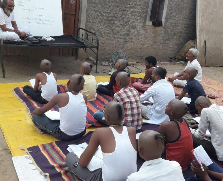20 children from Buldhana District taking Spiritual Lessons in Alandi | बुलडाणा जिल्ह्यातील २० मुले घेताहेत माऊलींच्या आळंदीत आध्यात्माचे धडे 