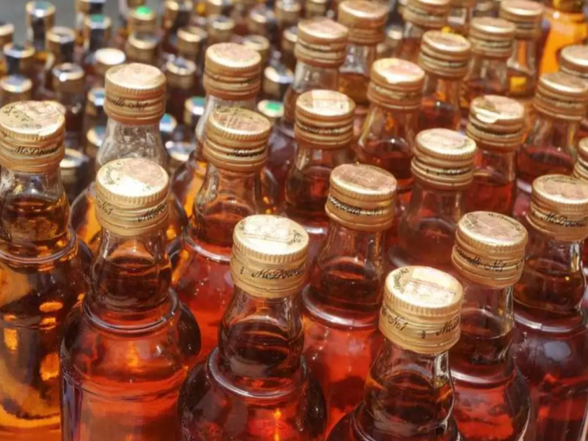 Nanded Excise team raids fake liquor factory in Dharashiv, reveals Bihar connection | धाराशिवमध्ये एक्साइजच्या धाडीत बनावट दारूचा कारखाना उघड, आरोपींमध्ये बिहारचे ५ जण