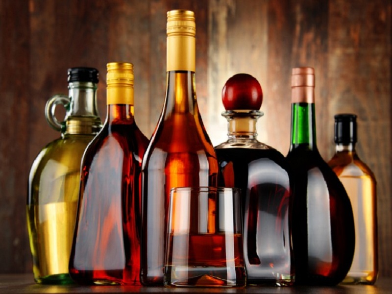 In the Corona epidemic, 54 million liters of alcohol were consumed by alcoholics in Nanded | कोरोनाच्या महामारीतही मद्यपींनी रिचविली ५४ लाख लिटर दारु