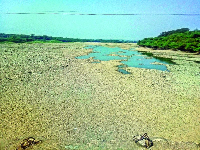  Demand for water drainage in Gelgaona Paga area, water supply through Chasman Chana | आलेगाव पागा परिसरात पाणीटंचाई, चासकमान चारीद्वारे पाणी सोडण्याची मागणी