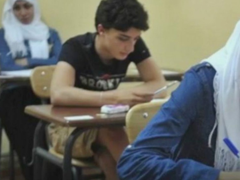 Algeria blocks internet over five day to stop copy-based exam | कॉपीमुक्त परीक्षेसाठी थांबवलं इंटरनेट, संपूर्ण देश झाला ऑफलाइन