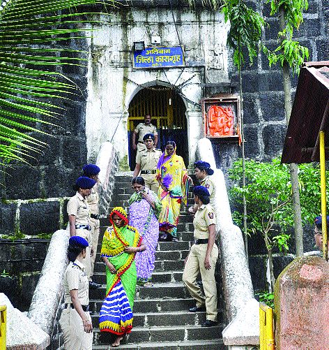  Divaagar Gold Ganesh Durda and double murder case: Finally punishment to 10 accused | दिवेआगर सुवर्ण गणेश दरोडा आणि दुहेरी खून खटला: अखेर १० आरोपींना शिक्षा