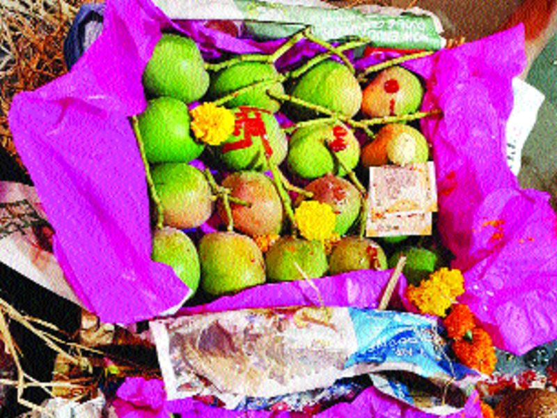  The first box of alphonso mangoes is placed in the APMC | हापूस आंब्याची पहिली पेटी एपीएमसीमध्ये दाखल