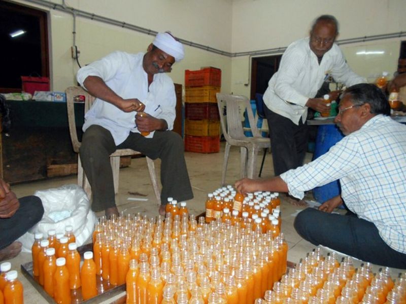 Even after sales, additional profits for orange growers, orange juice creation, bottling plant | विक्रीनंतरही संत्रा उत्पादकांना अतिरिक्त नफा; संत्र्यापासून ज्यूस निर्मिती, बॉटलिंग प्लांट