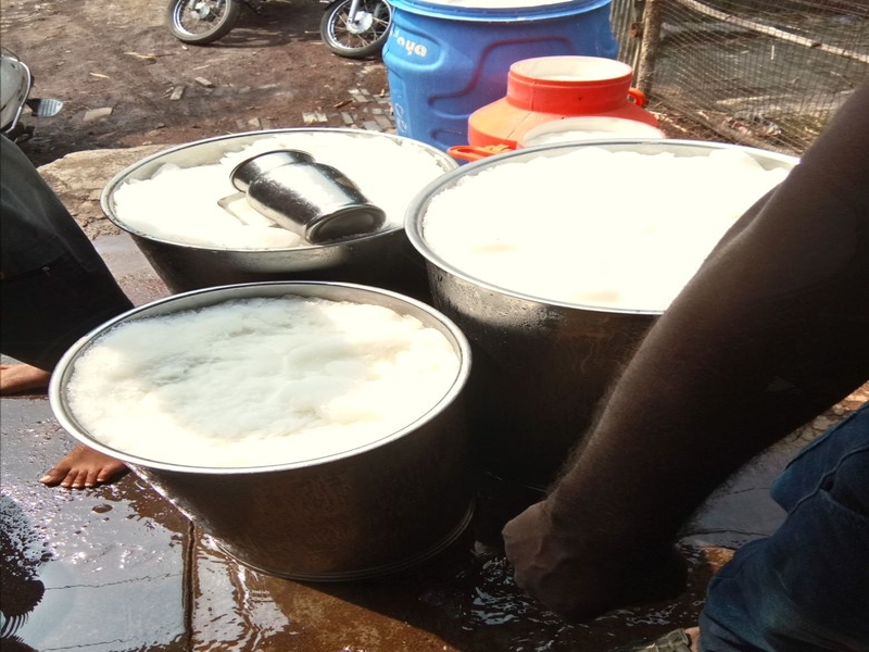 Two thousand liters of milk sewage seized in Amravati, FDA action | अमरावतीत दोन हजार लीटर दूधसाठा जप्त, एफडीएची कारवाई