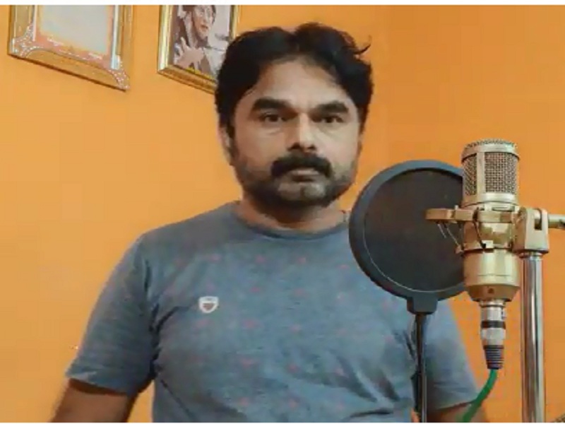 Video : "Blood relatives have disappeared, take care of your families"; Awareness of Prakash Borgaonkar through song | Video : "रक्ताची नाती दृष्टीआड लोपली, सांभाळा जनहो कुटुंबे आपली"; प्रकाश बोरगावकर यांची गीतातून जनजागृती