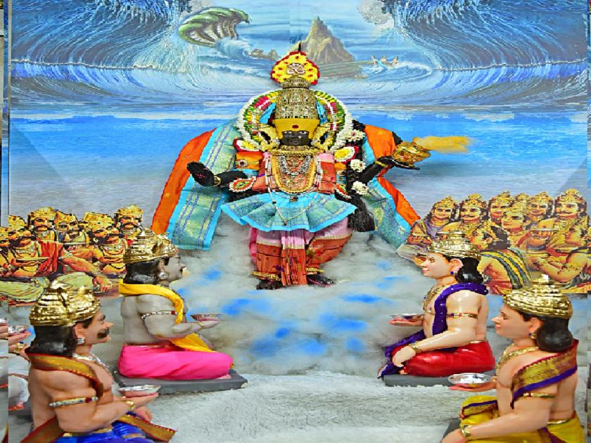 Worship of Sri Ambabai as Mohini Devi in ​​Kolhapur on Friday of Sharadiya Navratri | Navratri 2023: सहाव्या माळेला कोल्हापूरच्या अंबाबाईचे मोहिनी अवतारात पूजन 