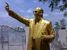Controversy over to move aside of Dr. Babasaheb Ambedkar statue | डॉ. बाबासाहेब आंबेडकर यांचा पुतळा हटविण्यावरून वाद