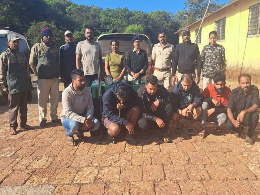 Six arrested in case of poaching of wild animals, case in Amboli forest area, items including car seized | वन्य प्राण्यांची शिकार केल्याप्रकरणी सहा जण ताब्यात, आंबोली वनपरिक्षेत्रातील घटना, कारसह मुद्देमाल जप्त 